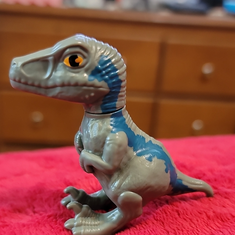 2020 Toy Jurassic World Camp Cretaceous Raptor Blue Figure